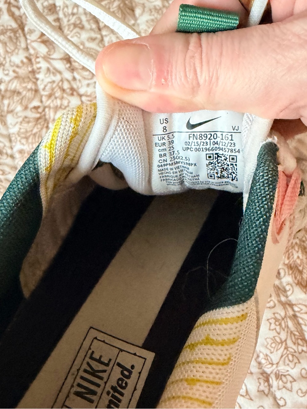 Nike Metcons - Picture 3 of 9